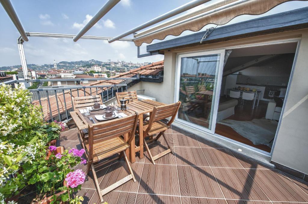 Cute & Cozy Terrace Lägenhet Bergamo Rum bild